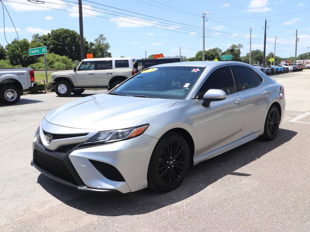 Used 2018 Toyota Camry SE FWD image 3