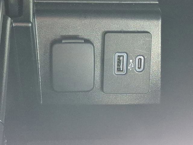 Certified 2022 Ford Explorer XLT w/ Equipment Group 202A image 29