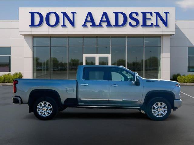 Used 2024 Chevrolet Silverado 2500 High Country w/ LPO, Dark Essentials Package AWD/4WD image 5