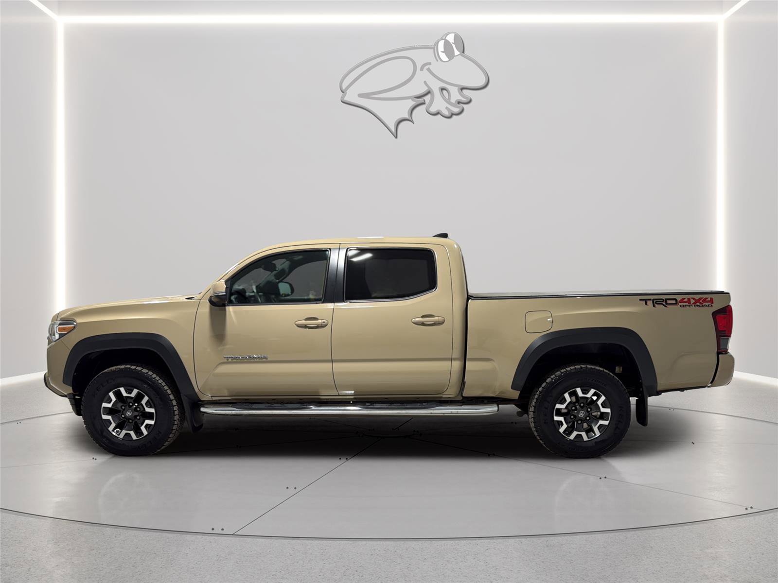 Used 2018 Toyota Tacoma TRD Off-Road w/ Technology Package AWD/4WD image 2