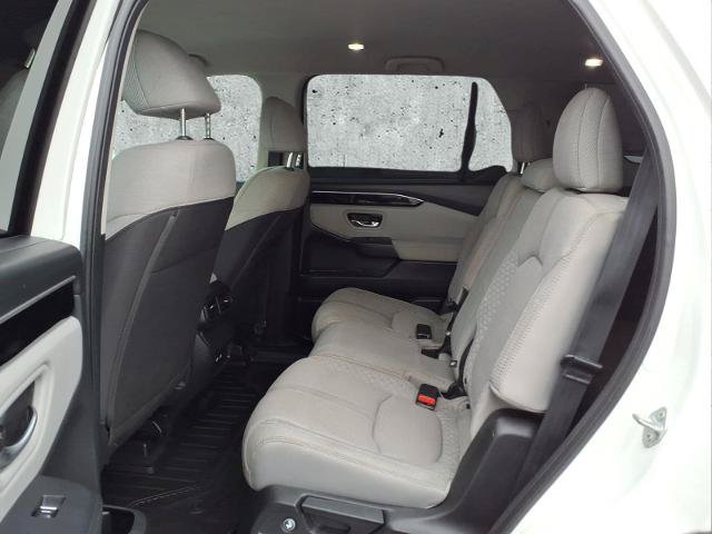 Used 2023 Honda Pilot LX image 13