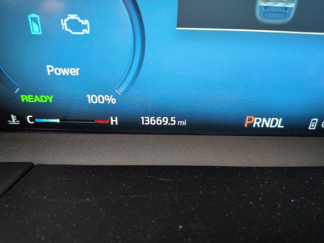 Certified 2025 Ford Escape SE w/ PHEV Premium Package FWD image 9
