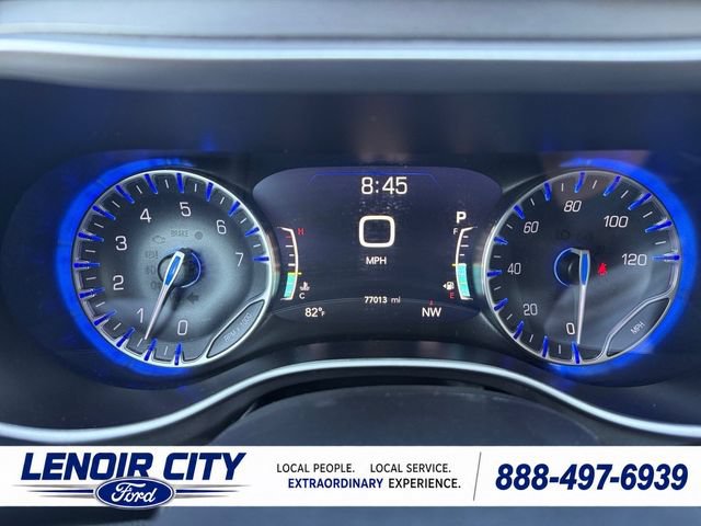 Used 2024 Chrysler Pacifica Touring-L FWD image 22
