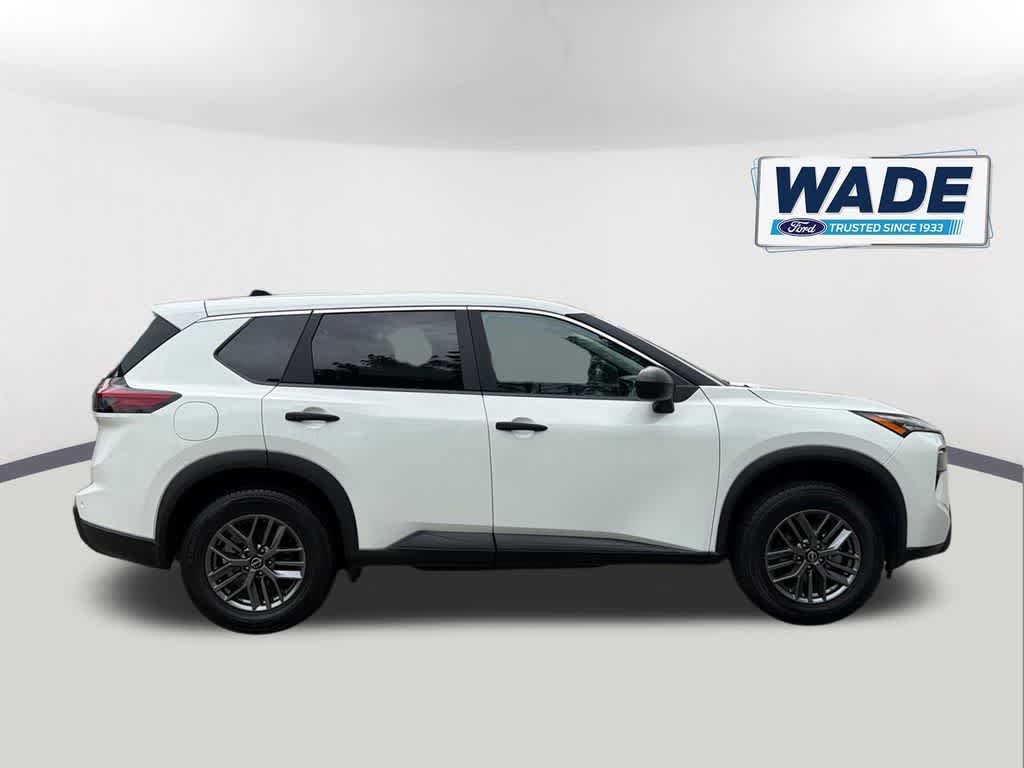 Used 2024 Nissan Rogue S FWD image 4