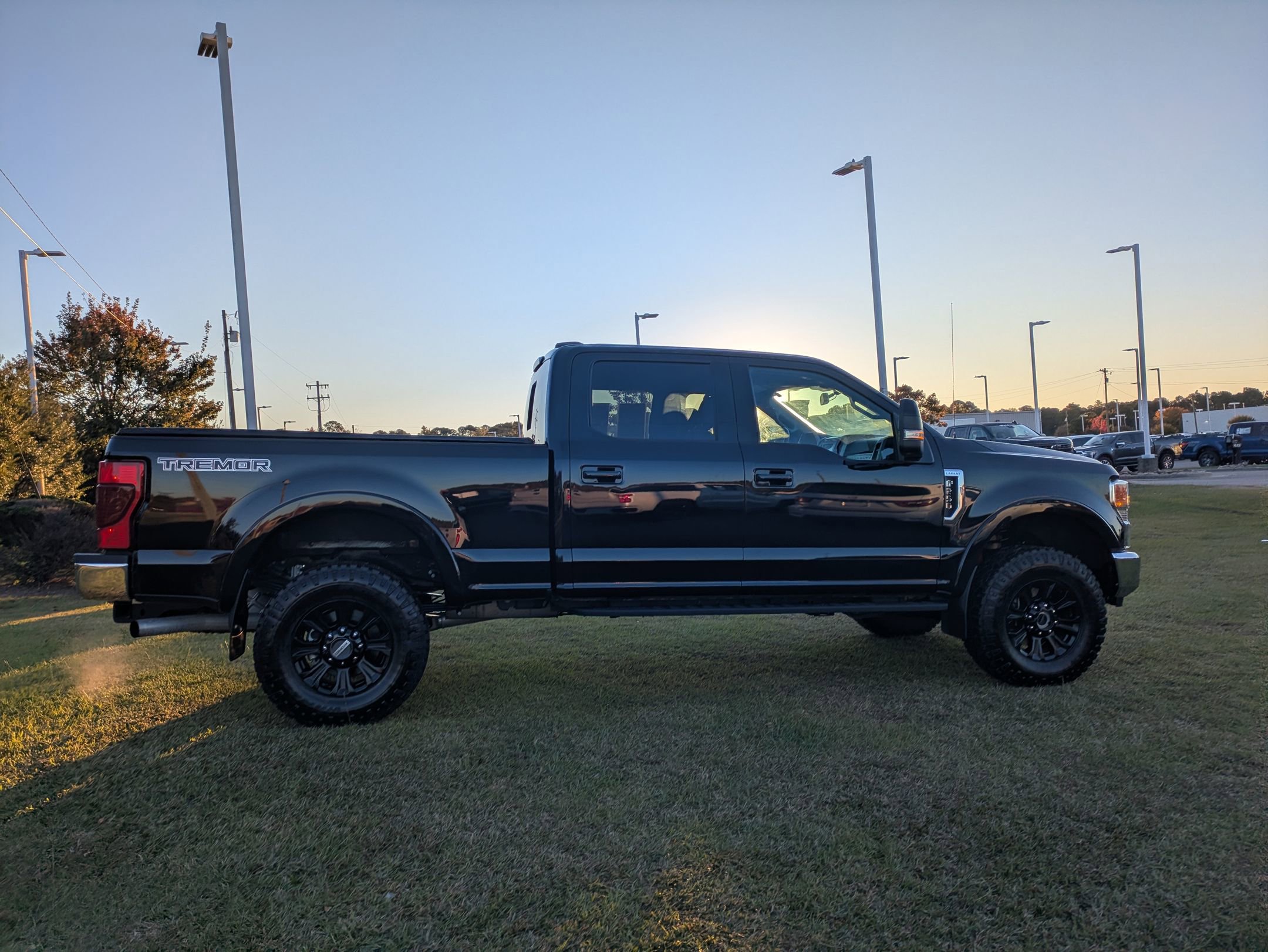 Certified 2020 Ford F250 Lariat w/ Tremor Off-Road Package image 3