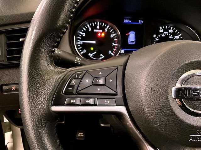 Used 2018 Nissan Rogue SV AWD/4WD image 17