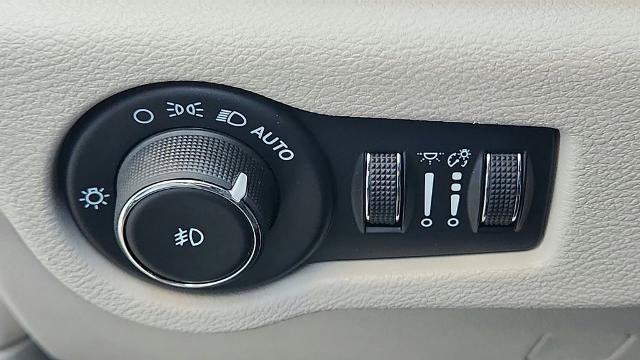 Used 2022 Chrysler Pacifica Touring-L FWD image 37
