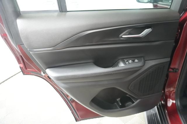 Used 2025 Jeep Grand Cherokee Laredo X AWD/4WD image 30