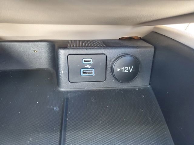 Certified 2022 Ford Escape SE w/ SE Sport Appearance Package image 28