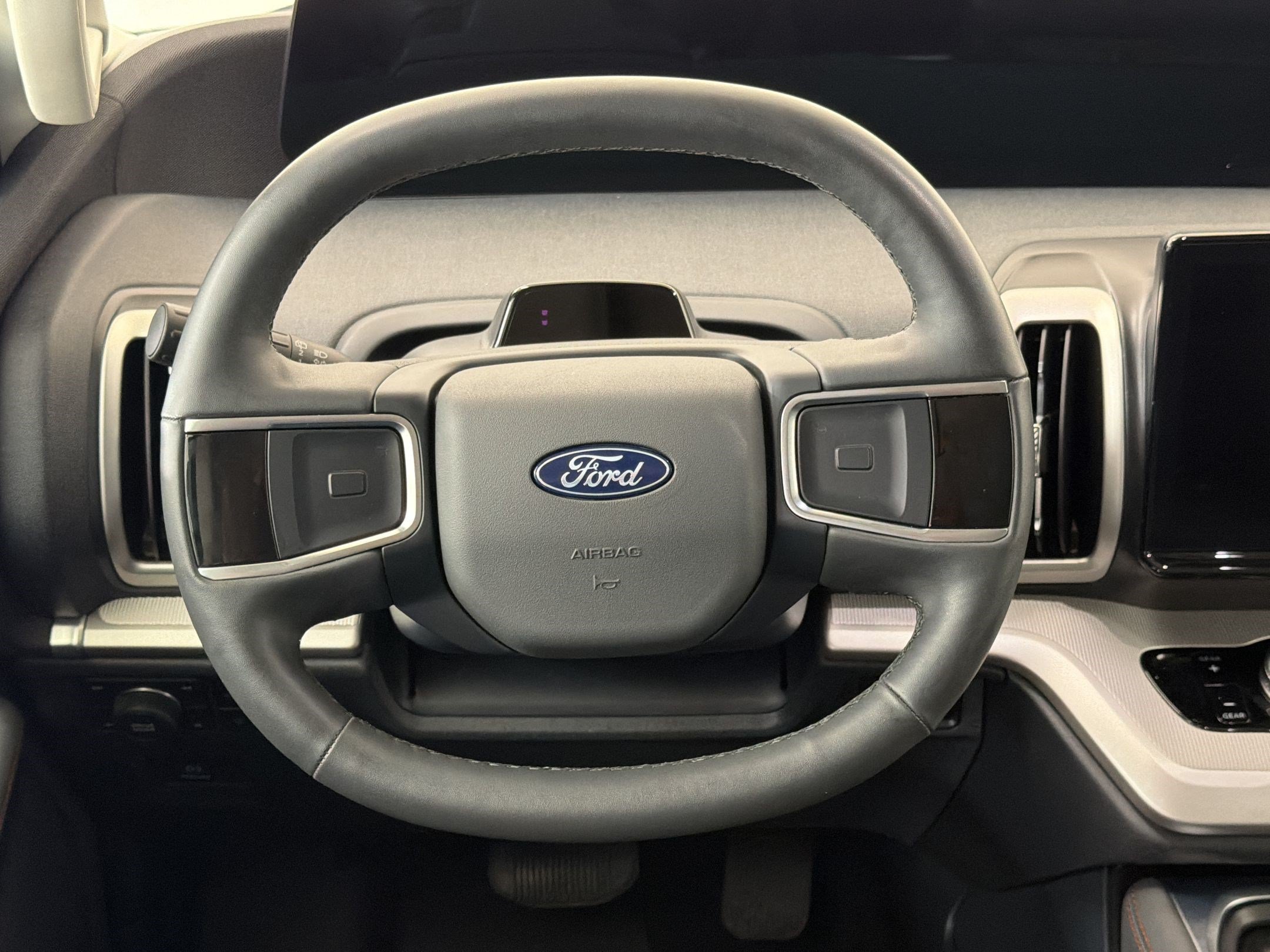 Certified 2025 Ford Expedition Active AWD/4WD image 11