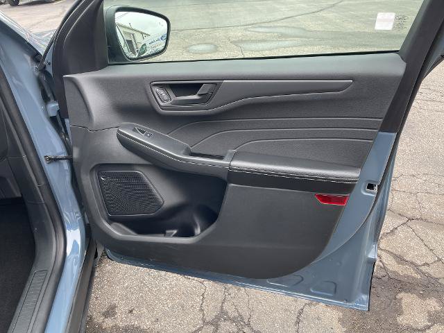 Certified 2023 Ford Escape Active AWD/4WD image 9
