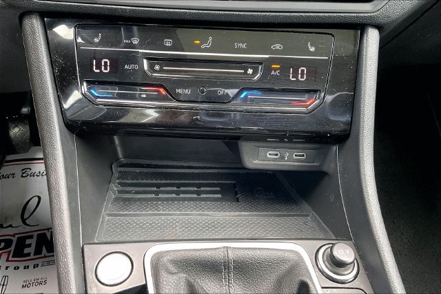 Used 2025 Volkswagen Jetta SE FWD image 33