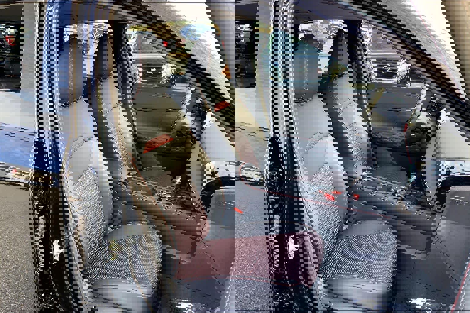 Used 2025 Nissan Kicks SR image 11