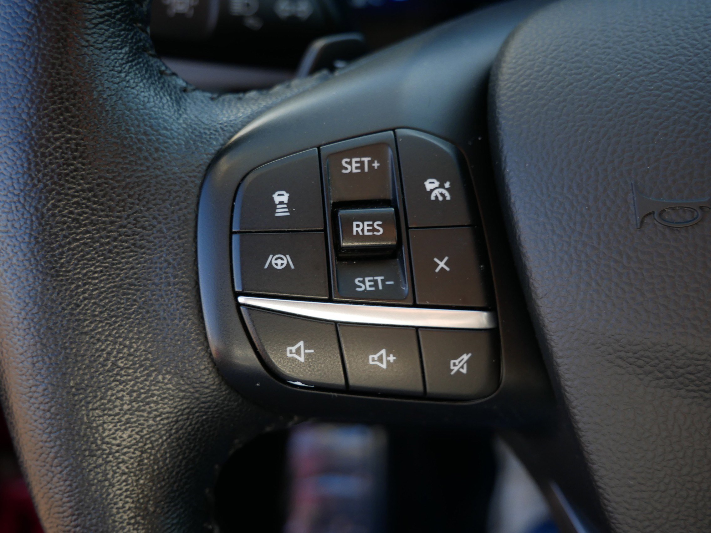 Certified 2020 Ford Escape Titanium AWD/4WD image 28