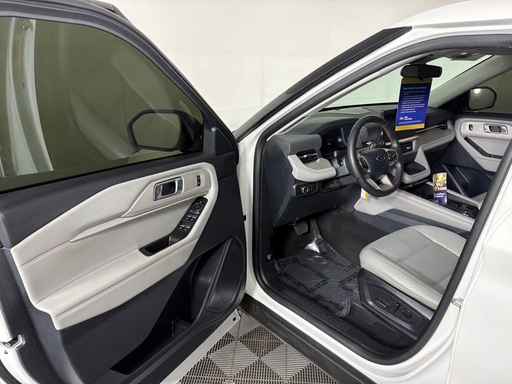 Certified 2025 Ford Explorer Active w/ Active Comfort Package AWD/4WD image 11