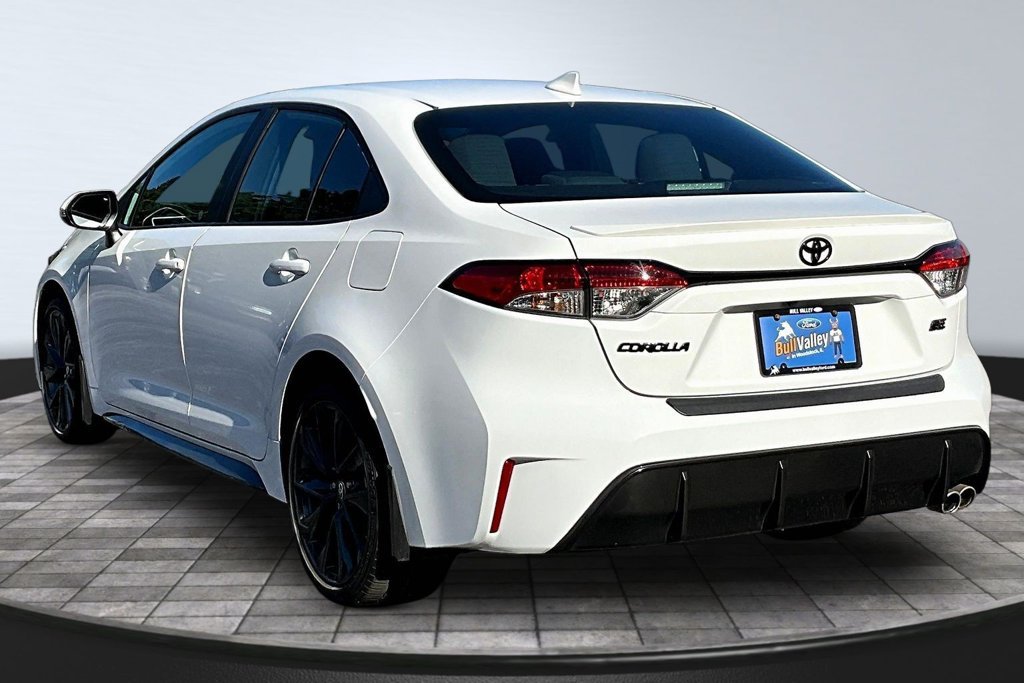 Used 2024 Toyota Corolla SE w/ SE Convenience Package FWD image 5