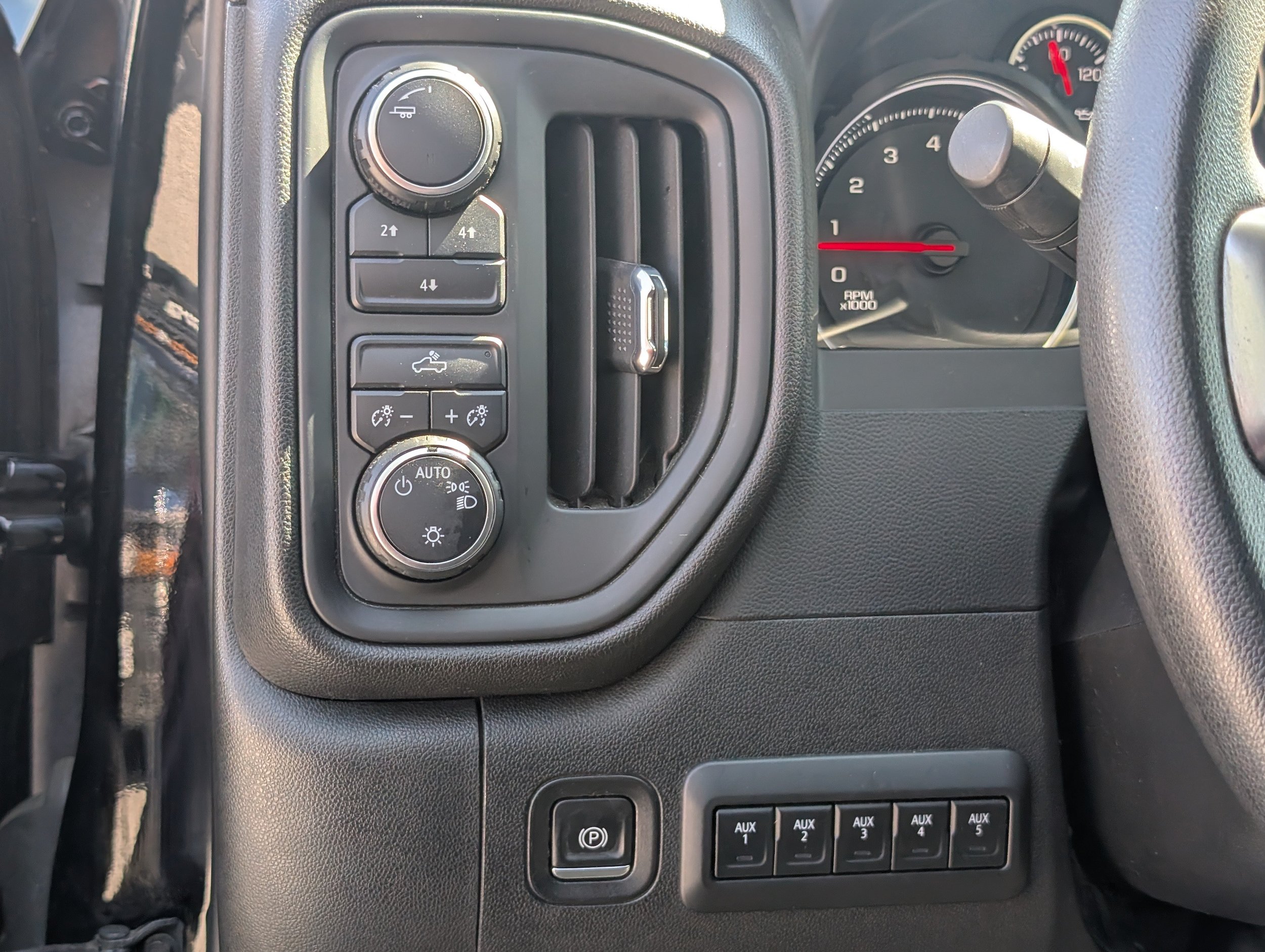 Used 2022 Chevrolet Silverado 2500 Custom w/ Gooseneck/5TH Wheel Package AWD/4WD image 21