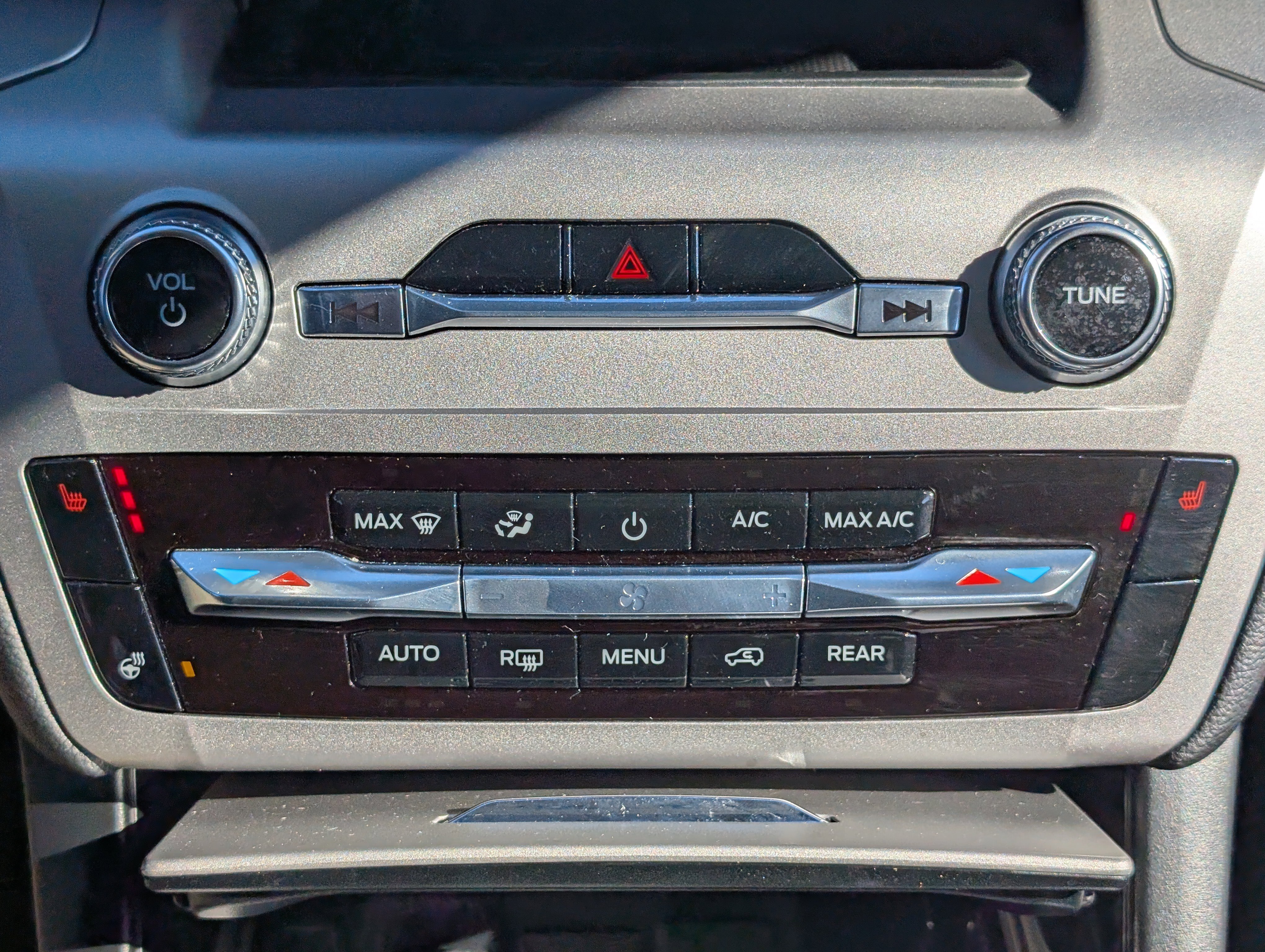 Certified 2022 Ford Explorer XLT w/ Equipment Group 202A image 31