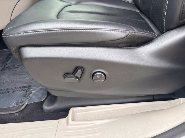 Used 2024 Chrysler Pacifica Limited FWD image 13