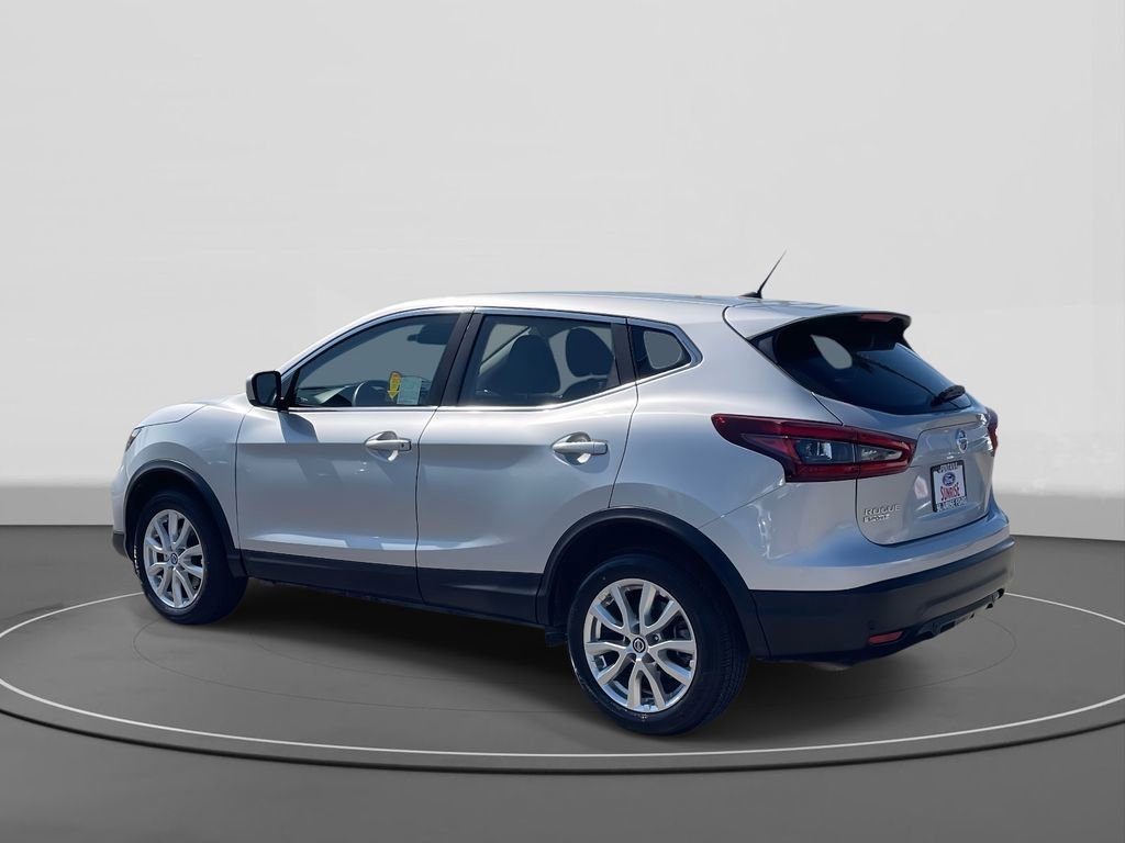 Used 2021 Nissan Rogue Sport S image 2