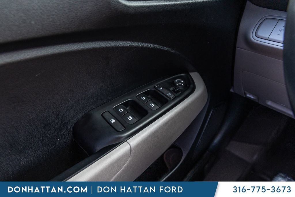 Used 2025 Hyundai Venue SEL FWD image 11