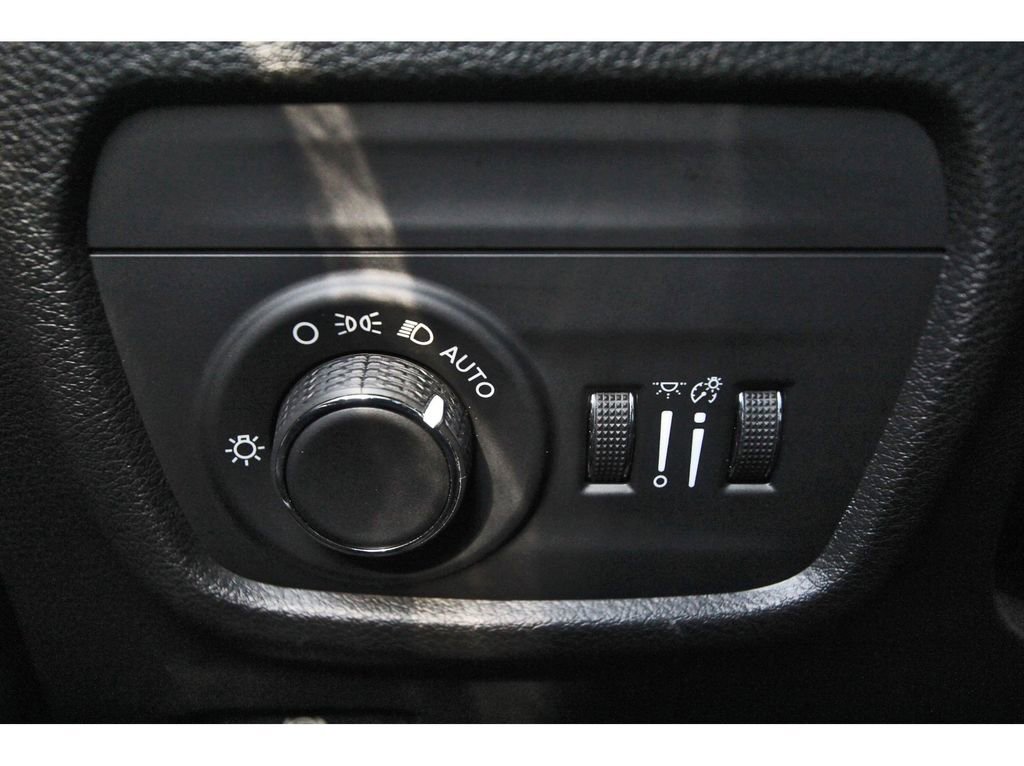 Used 2022 Jeep Grand Cherokee L Laredo w/ Luxury Tech Group I AWD/4WD image 22