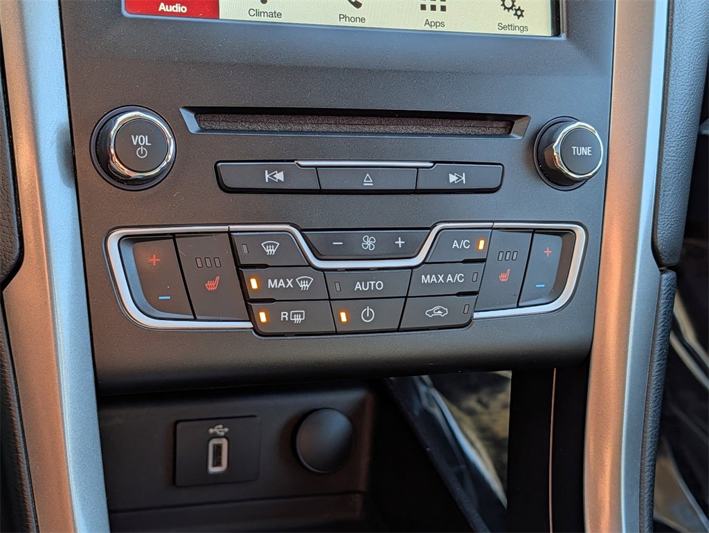 Certified 2017 Ford Fusion SE w/ Equipment Group 202A image 21