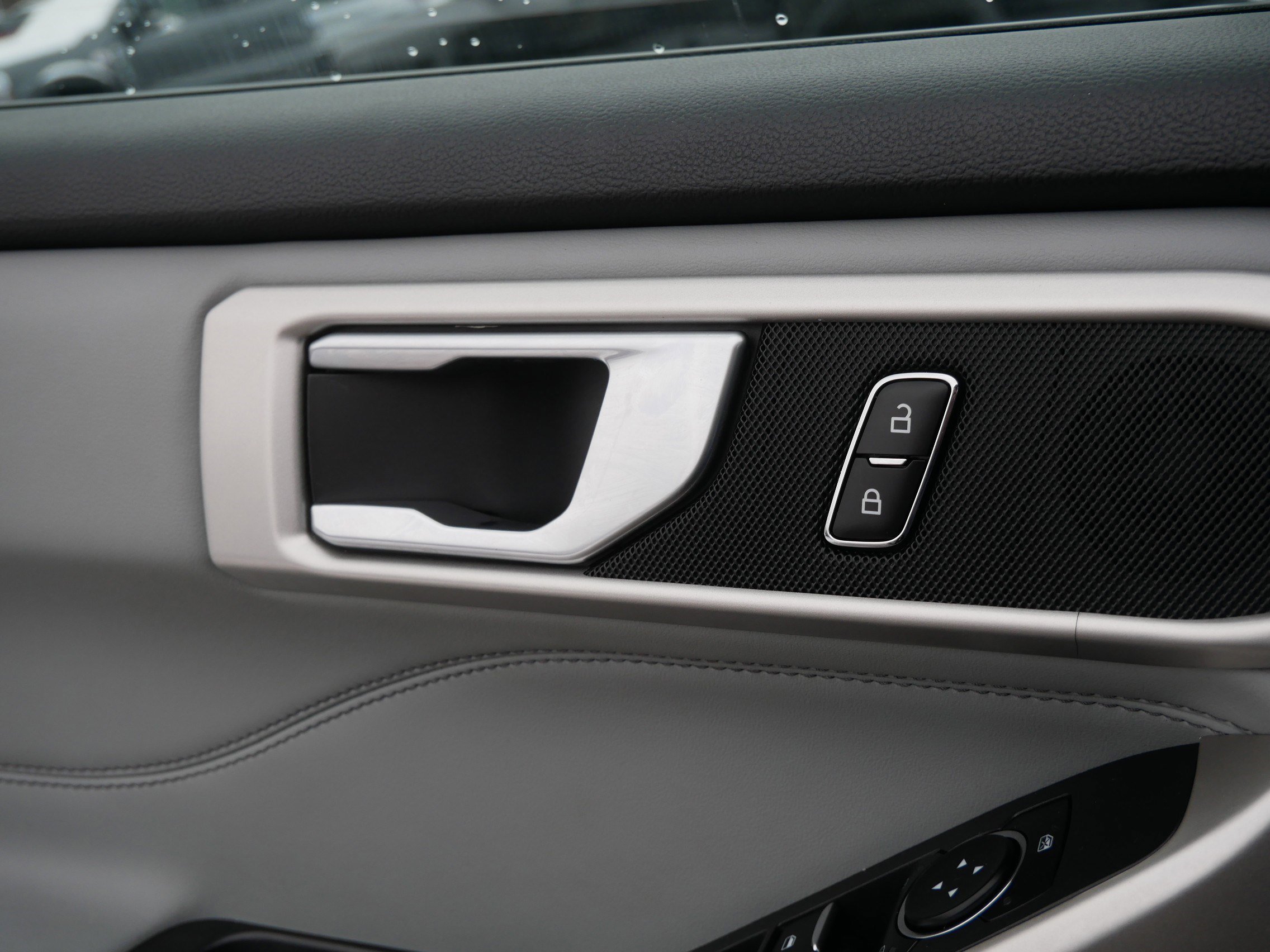 Certified 2023 Ford Explorer XLT w/ Equipment Group 202A image 33