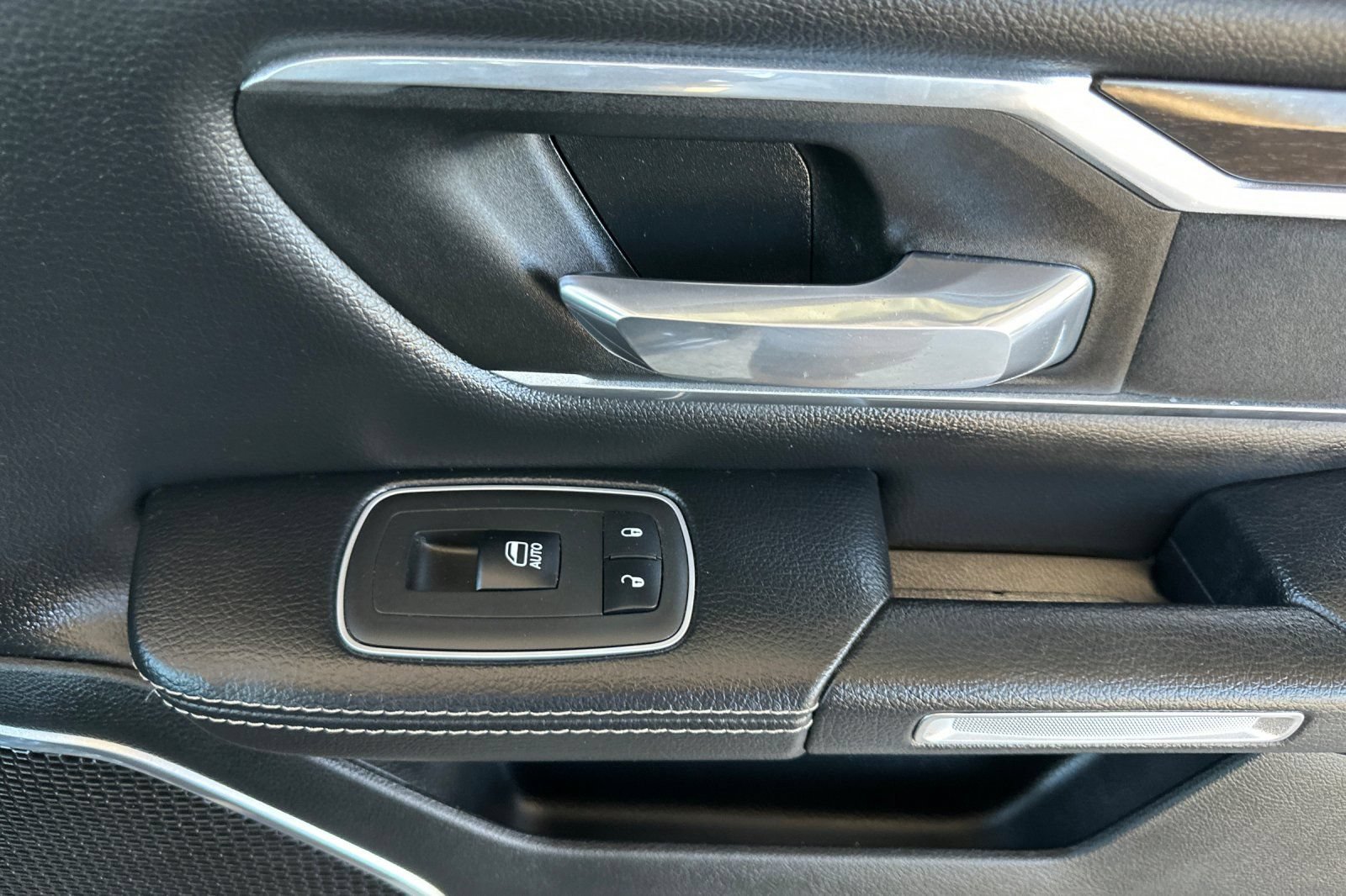 Used 2022 RAM 1500 Laramie AWD/4WD image 19