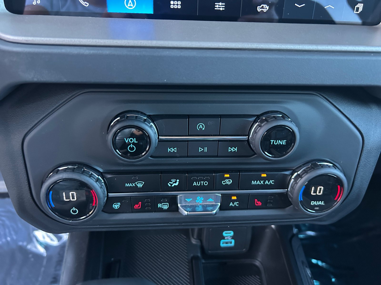 Certified 2025 Ford Bronco Outer Banks AWD/4WD image 14