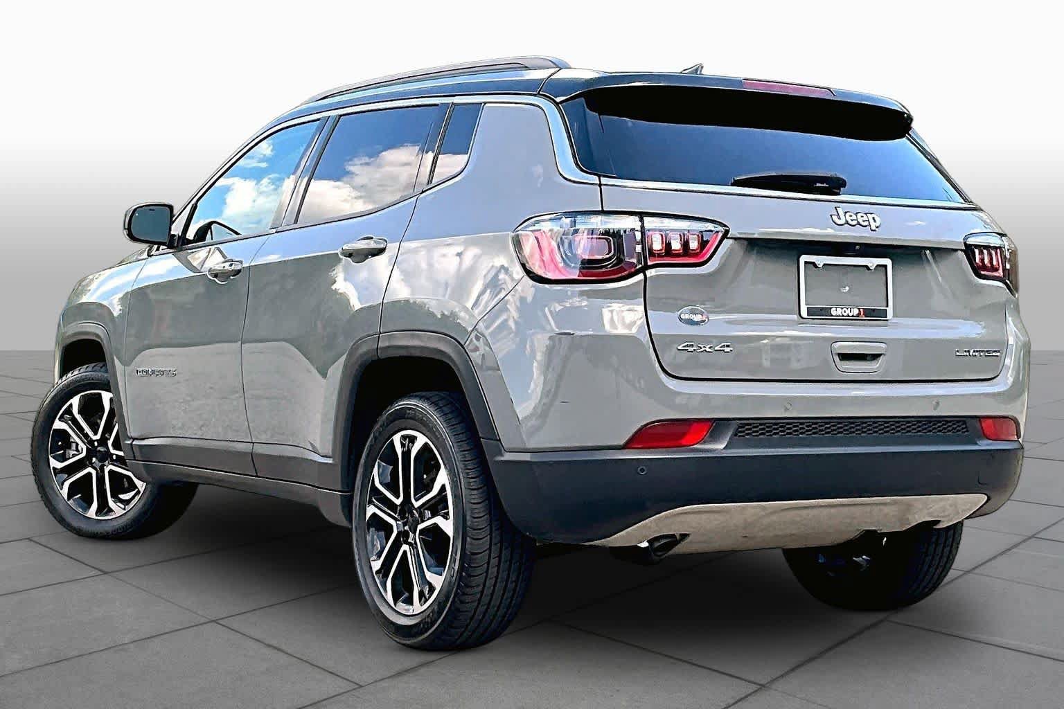 Used 2024 Jeep Compass Limited AWD/4WD image 12