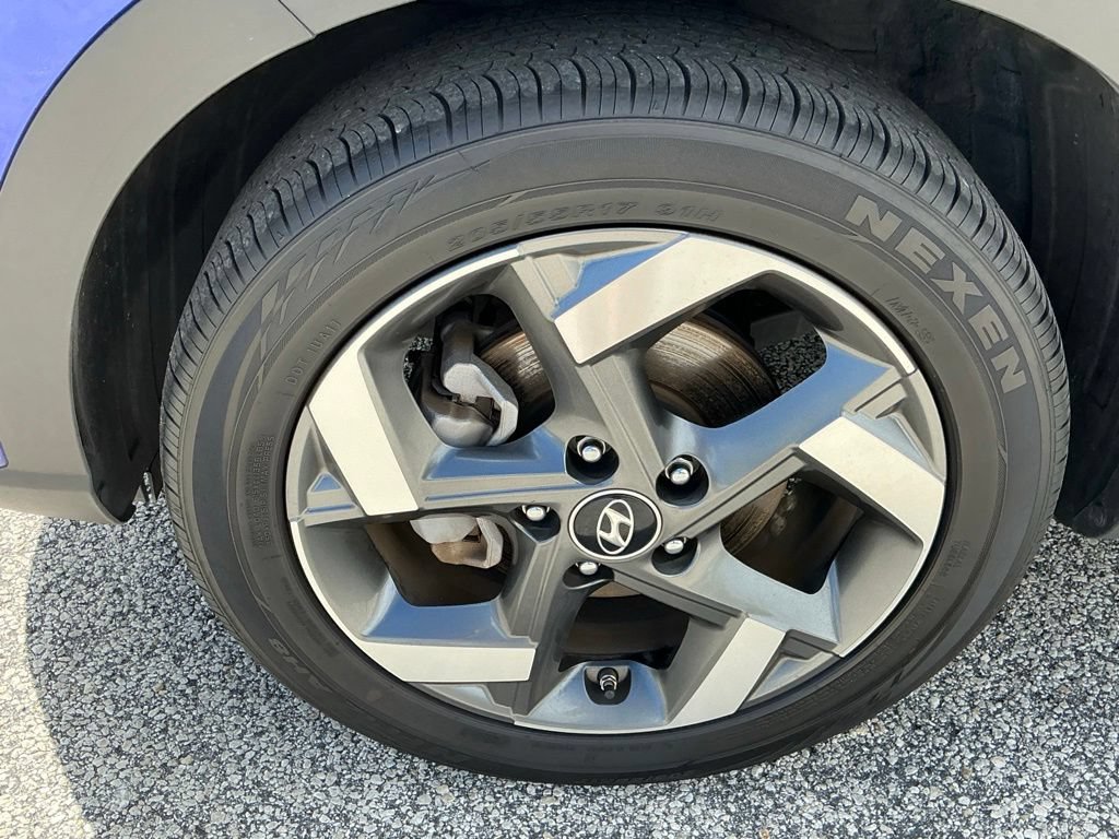 Used 2025 Hyundai Venue SEL FWD image 20