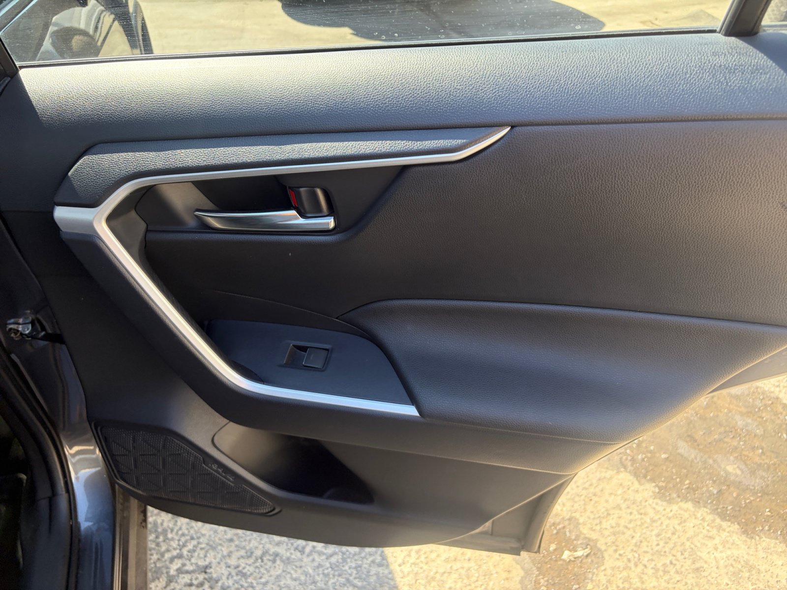 Used 2023 Toyota RAV4 XLE Premium AWD/4WD image 27
