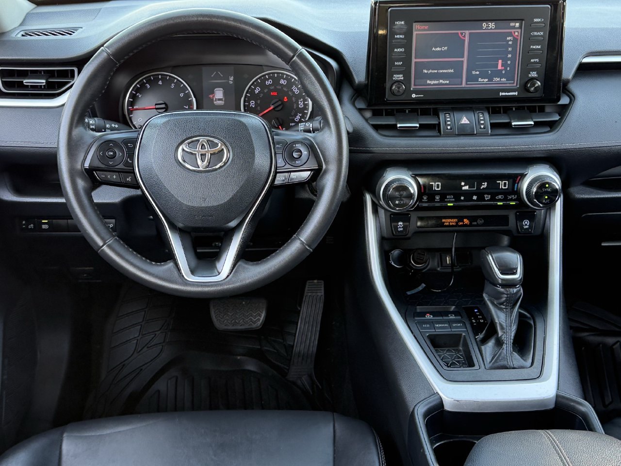 Used 2020 Toyota RAV4 XLE Premium FWD image 11