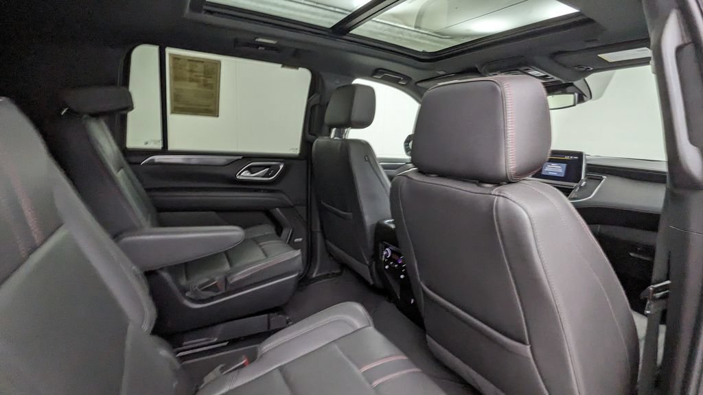 Used 2024 Chevrolet Suburban RST w/ Luxury Package AWD/4WD image 40