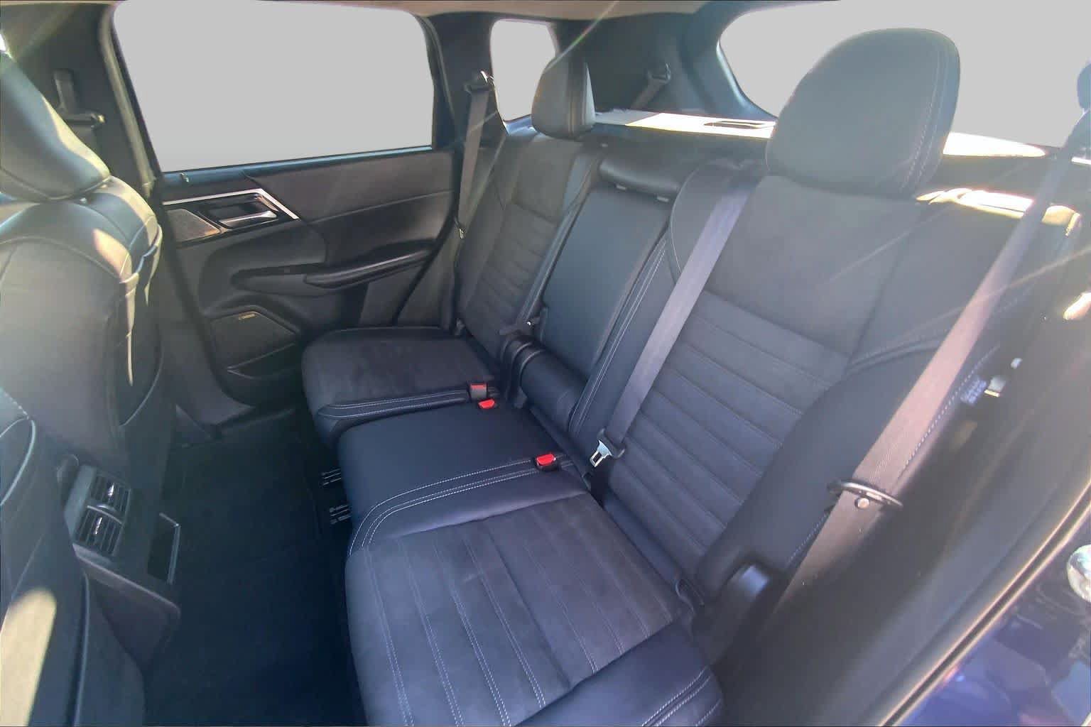 Used 2025 Mitsubishi Outlander SE FWD image 21