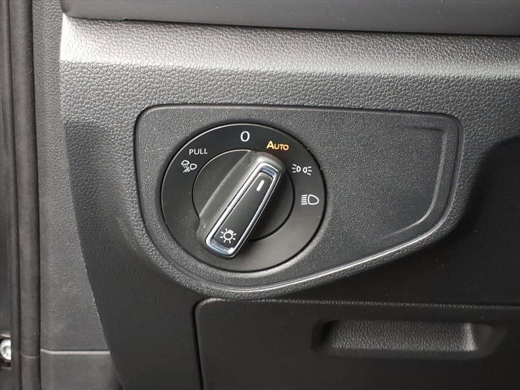 Used 2020 Volkswagen Atlas Cross Sport SE w/ Towing Package image 18