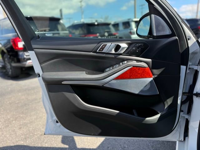 Used 2024 BMW ALPINA XB7 image 26