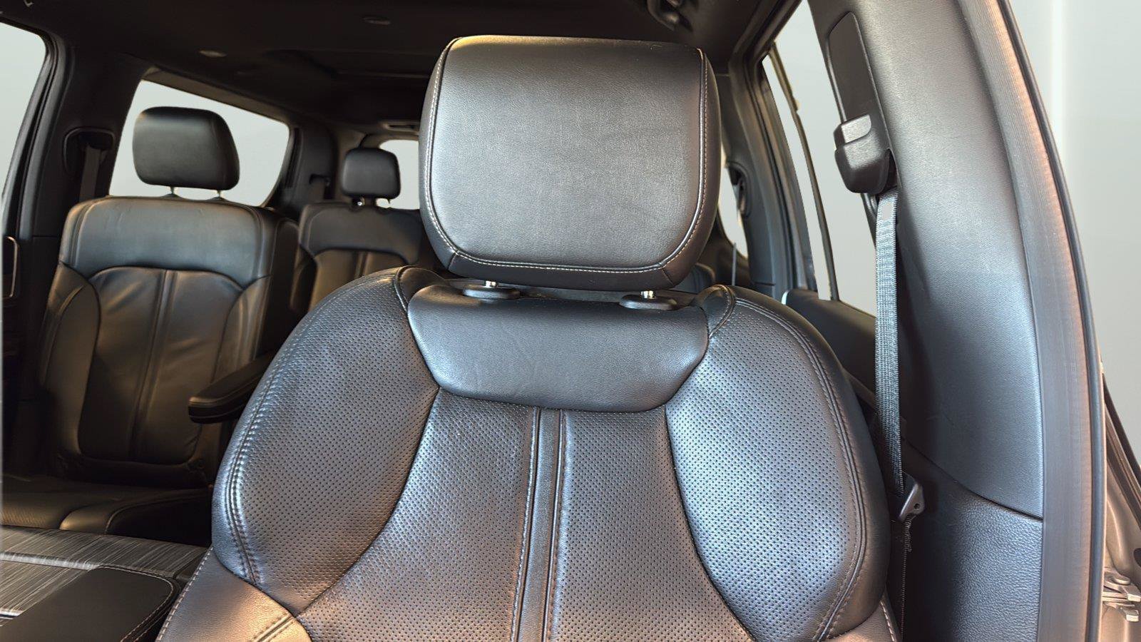Used 2023 Jeep Wagoneer Series II w/ Premium Group I AWD/4WD image 30