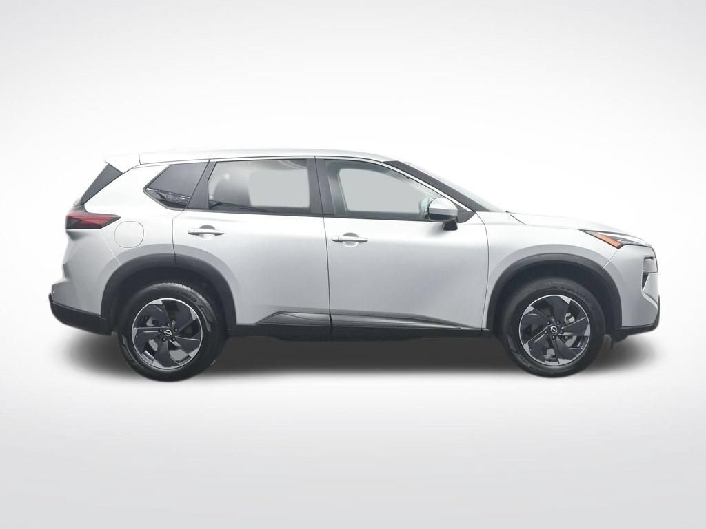 Used 2025 Nissan Rogue SV FWD image 4