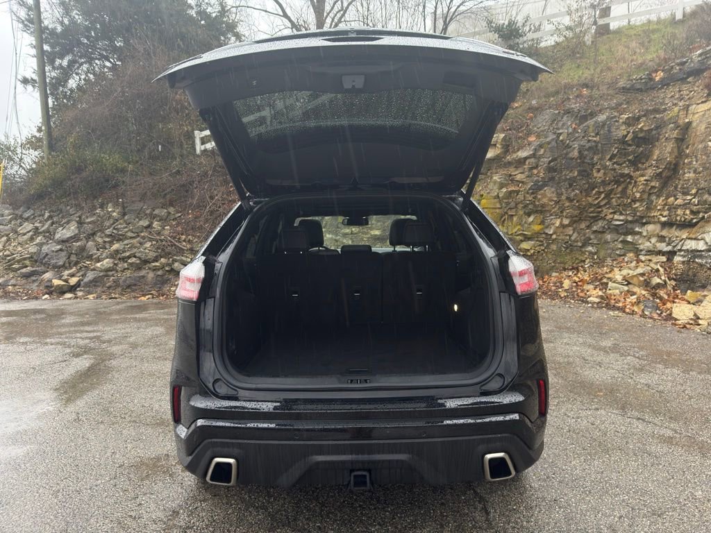 Certified 2022 Ford Edge ST w/ Equipment Group 401A image 9