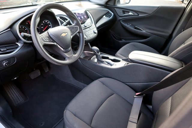 Used 2023 Chevrolet Malibu LT image 3