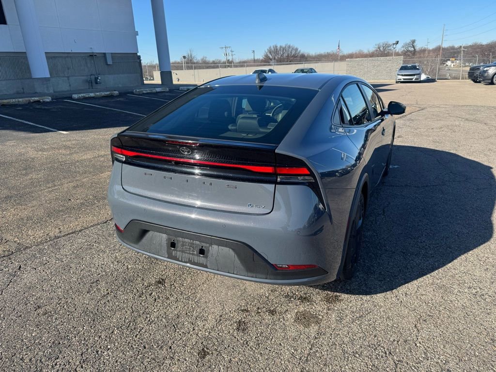 Used 2025 Toyota Prius LE image 5