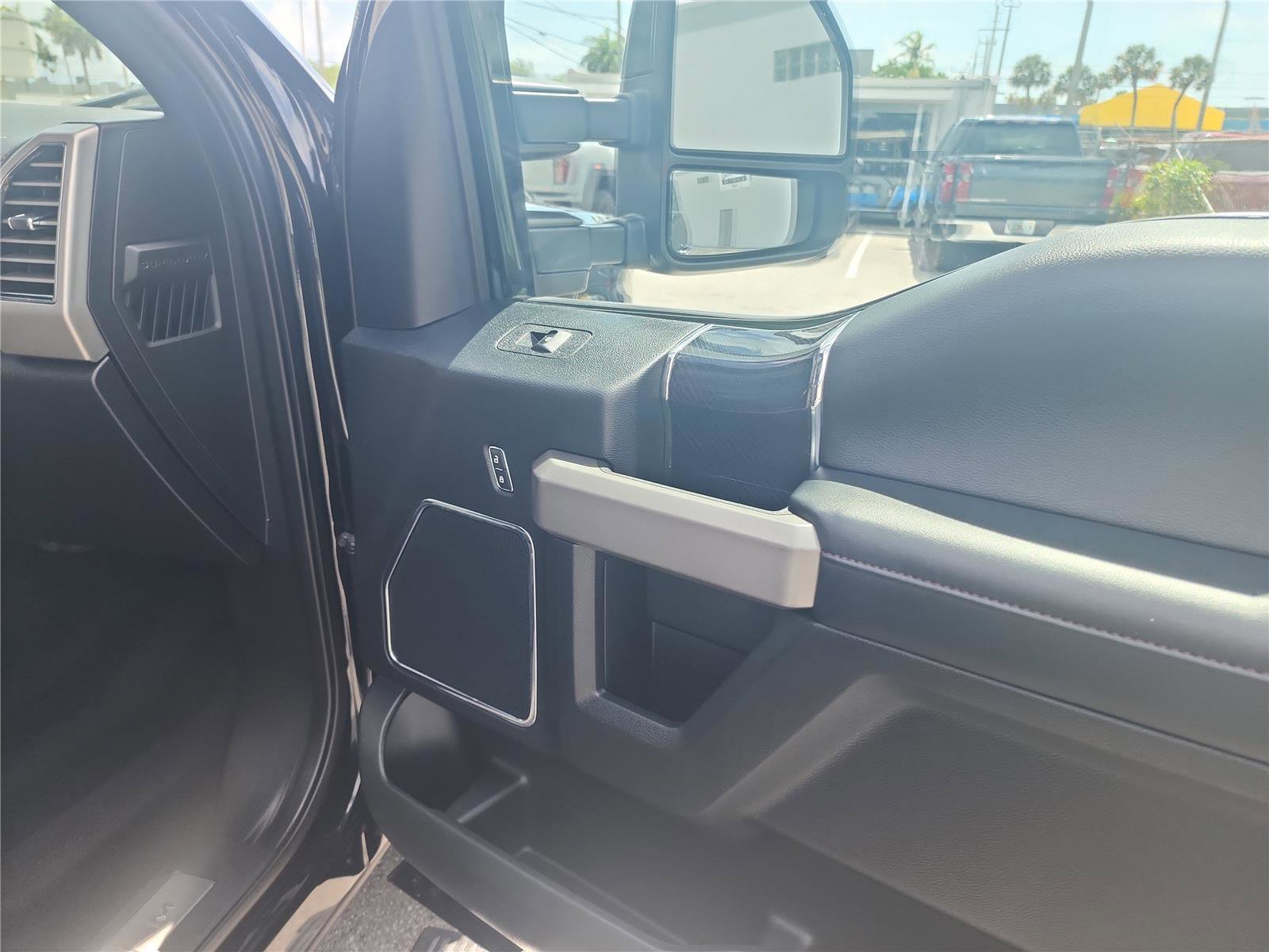 Certified 2020 Ford F350 Platinum w/ Tremor Off-Road Package AWD/4WD image 28