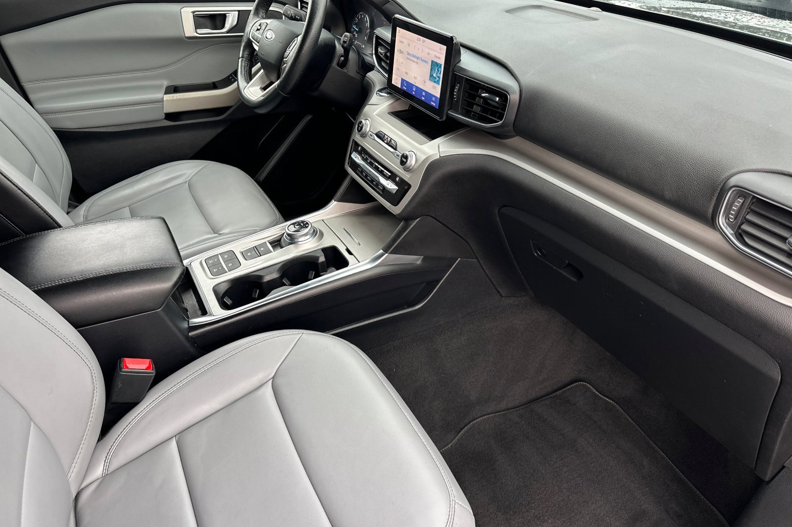 Certified 2021 Ford Explorer XLT w/ Equipment Group 202A image 17