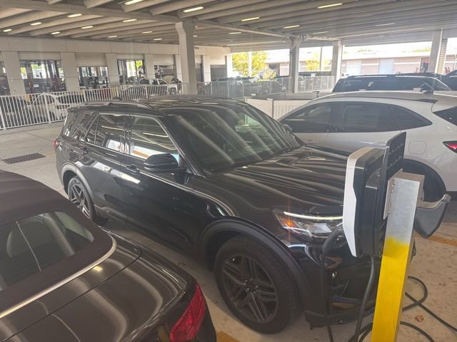 Certified 2025 Ford Explorer ST image 3