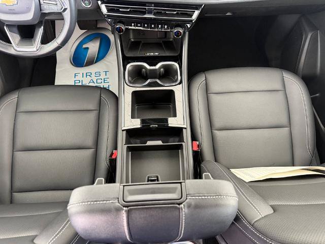 Used 2025 Chevrolet Traverse LT FWD image 21
