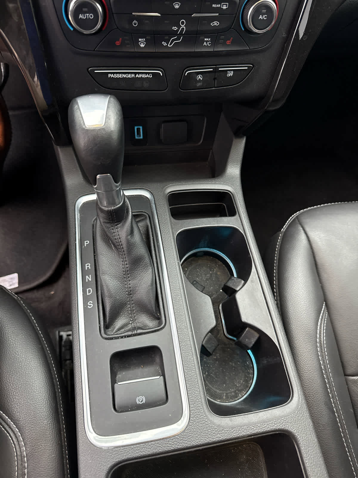 Certified 2017 Ford Escape Titanium image 4