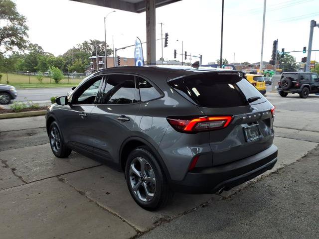 Certified 2025 Ford Escape ST-Line Select AWD/4WD image 4