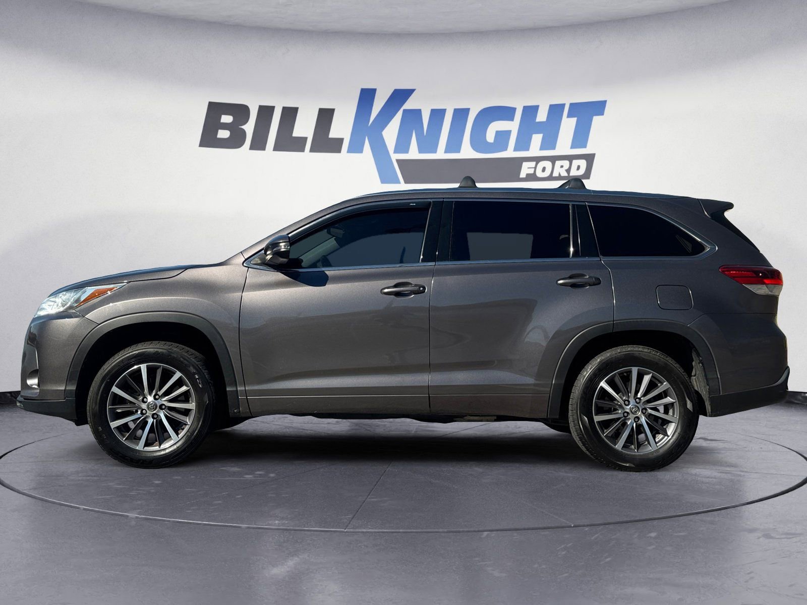 Used 2017 Toyota Highlander XLE image 2